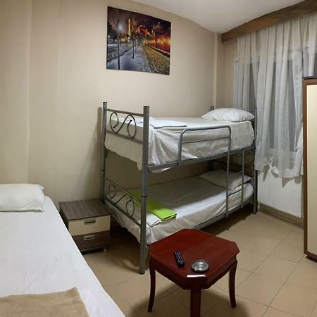 Hayat Pansiyon Hostel อิสตันบูล ภายนอก รูปภาพ