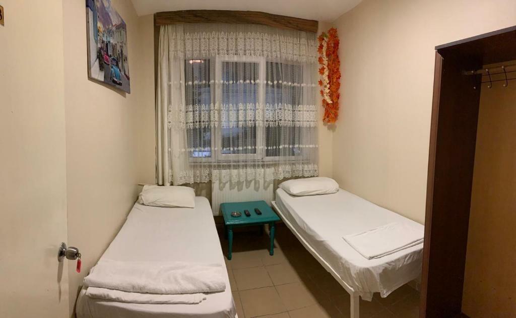 Hayat Pansiyon Hostel อิสตันบูล ภายนอก รูปภาพ